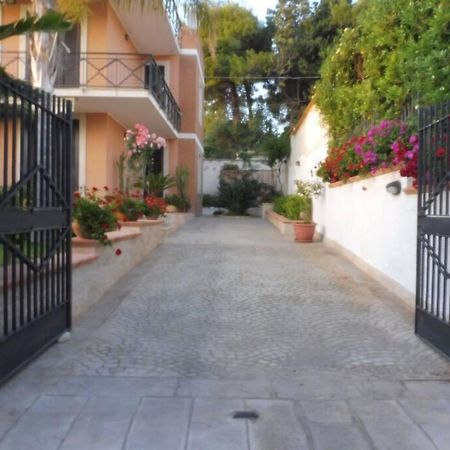 Appartamento In Villa A 100 Metri Dal Mare Fontane Bianche Exterior foto