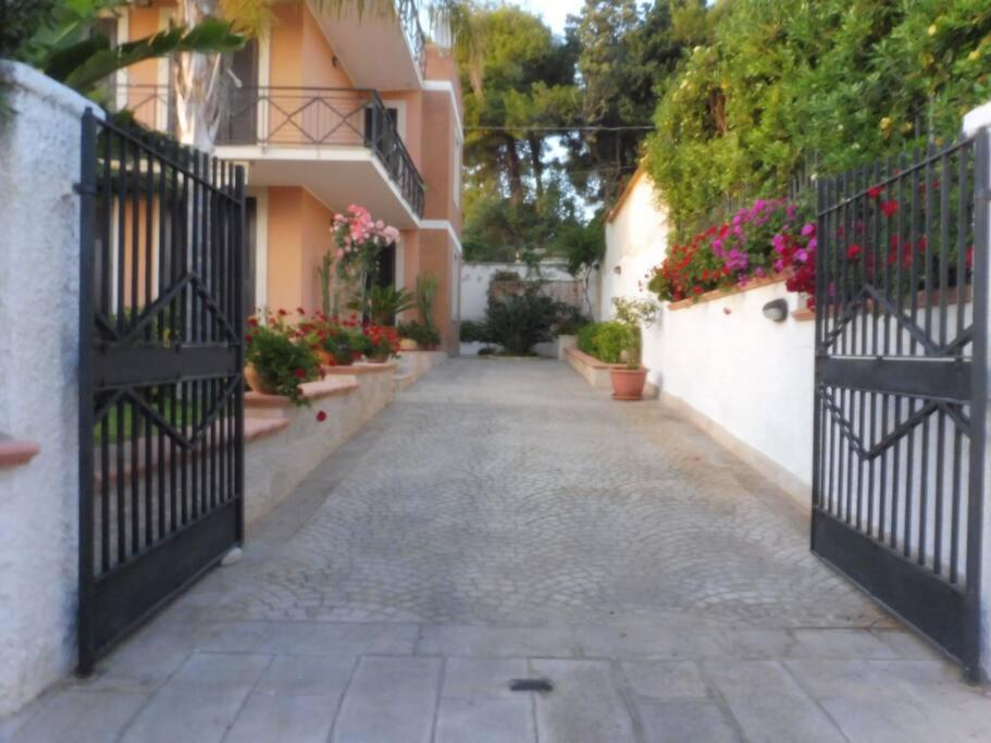 Appartamento In Villa A 100 Metri Dal Mare Fontane Bianche Exterior foto